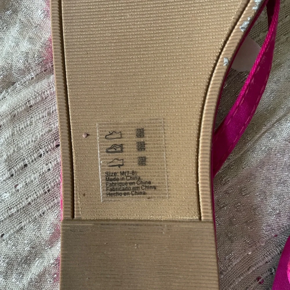 David’s Bridal Fuchsia Satin Floral Flip Flop Sandals Pink Bridal Size 7